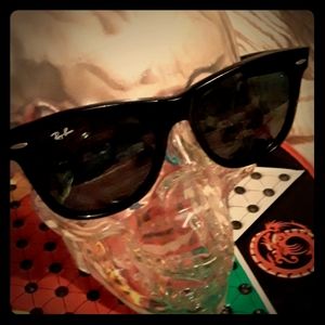 VINTAGE RAY BAN WAYFARER SUN GLASSES